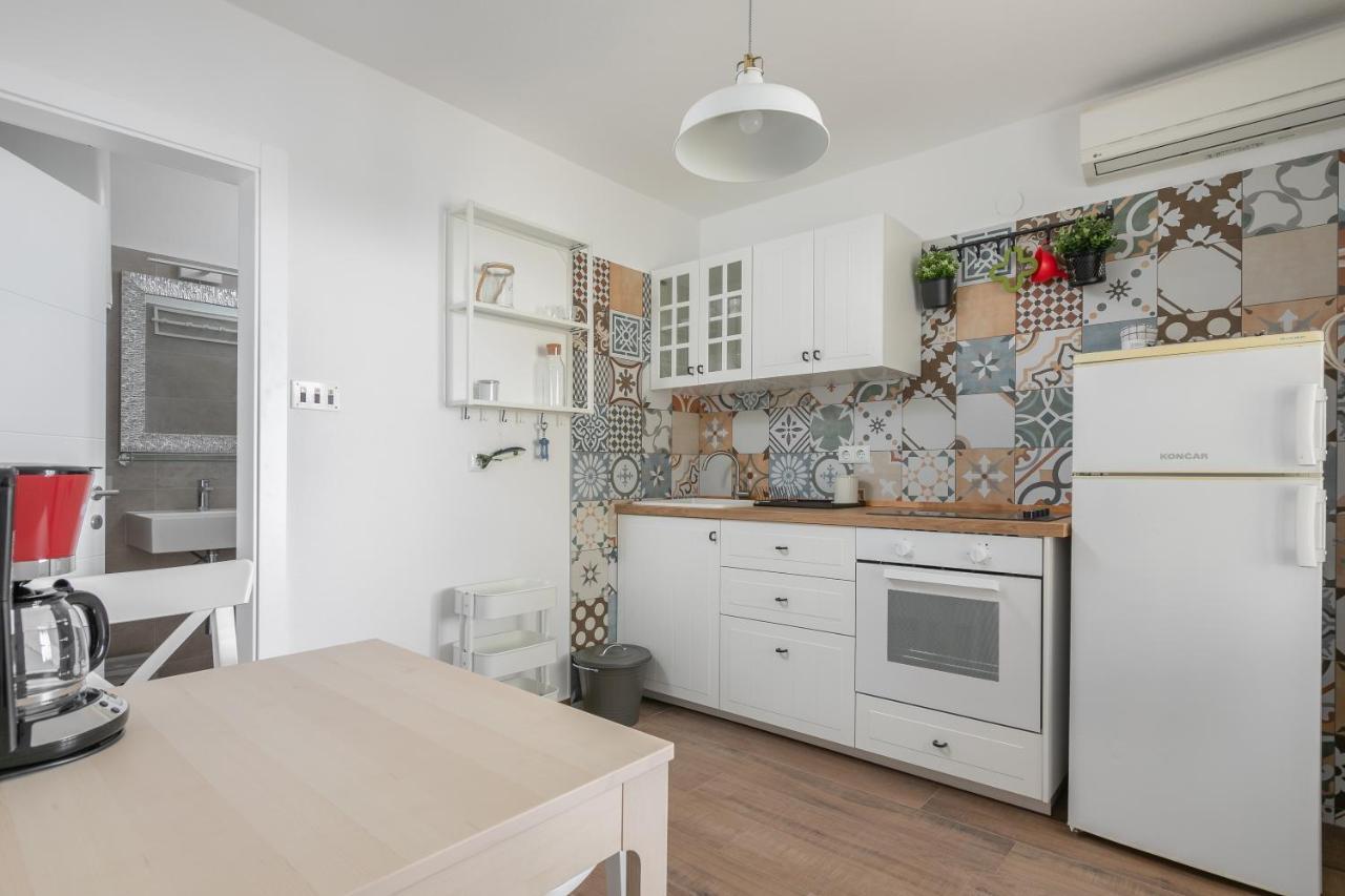 La Casa Di Nonno Appartement Milna  Buitenkant foto