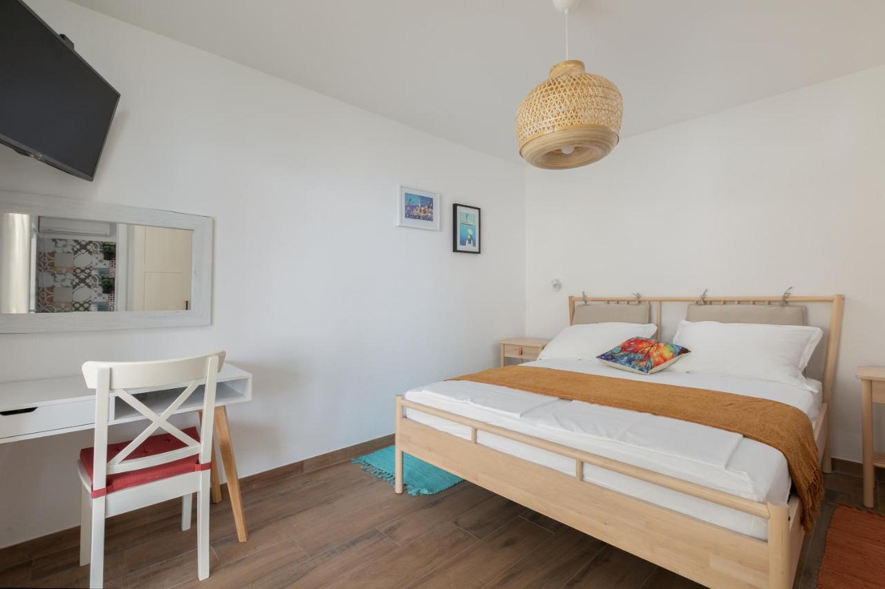 La Casa Di Nonno Appartement Milna  Buitenkant foto