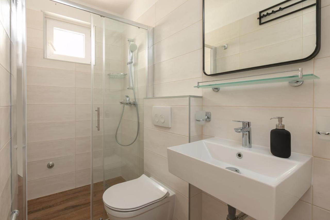 La Casa Di Nonno Appartement Milna  Buitenkant foto