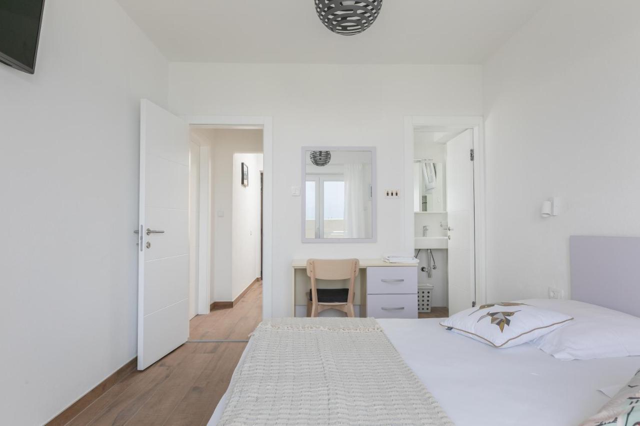 La Casa Di Nonno Appartement Milna  Buitenkant foto