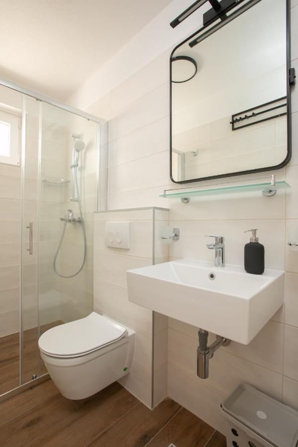La Casa Di Nonno Appartement Milna  Buitenkant foto