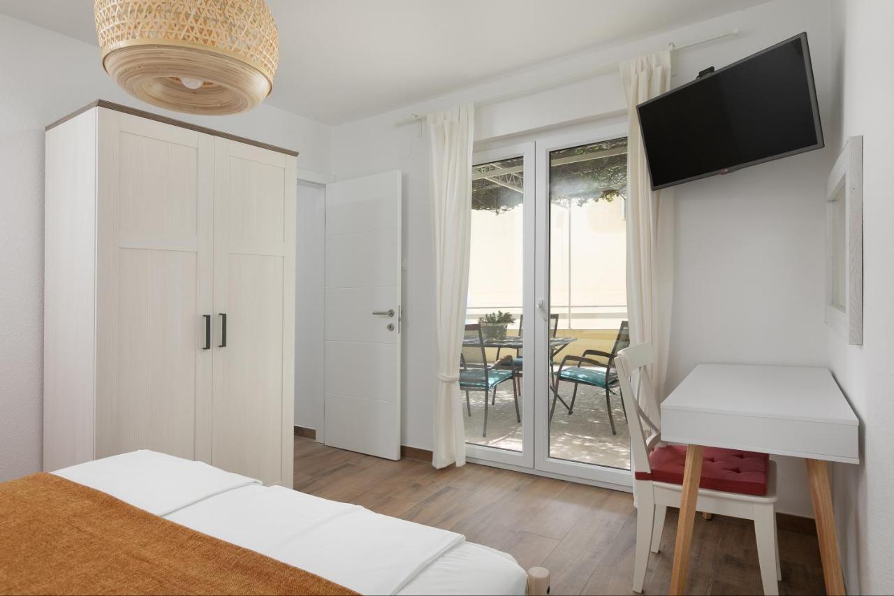 La Casa Di Nonno Appartement Milna  Buitenkant foto