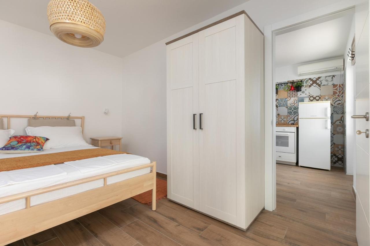La Casa Di Nonno Appartement Milna  Buitenkant foto