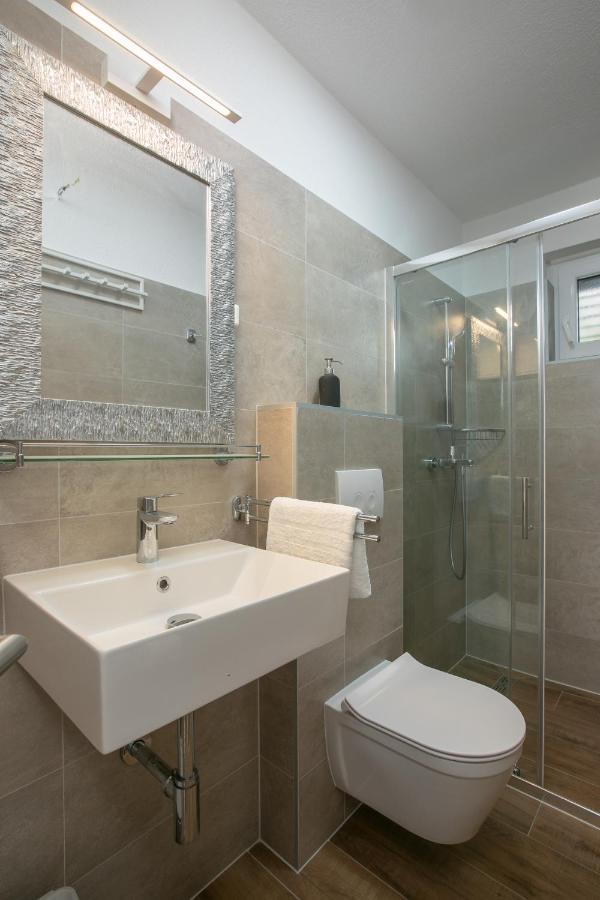 La Casa Di Nonno Appartement Milna  Buitenkant foto