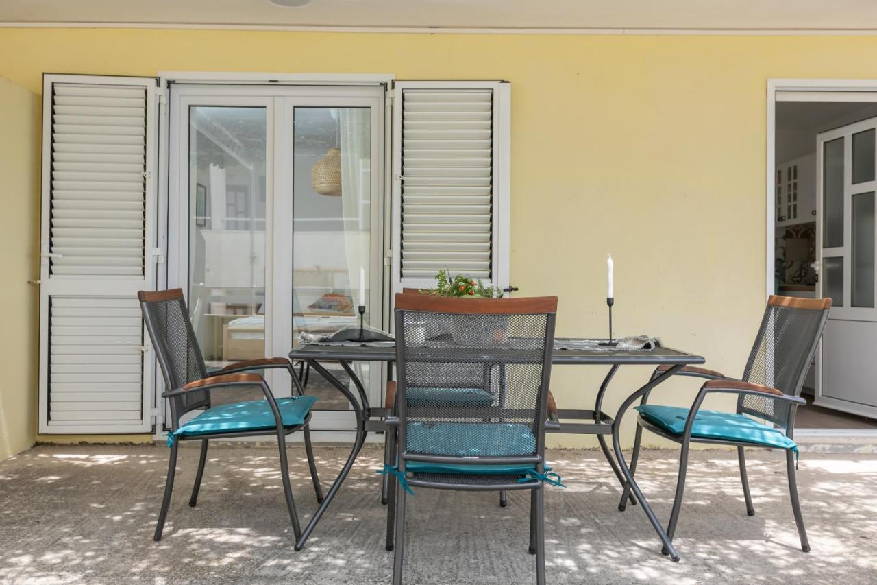 La Casa Di Nonno Appartement Milna  Buitenkant foto